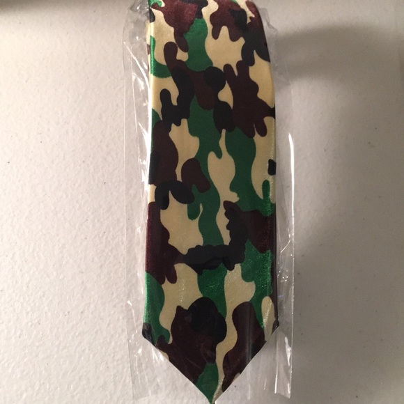Camouflage Skinny Tie - Picture 2 of 2